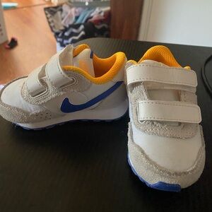 Nike Kids White and Blue Sneakers with Yellow Accents